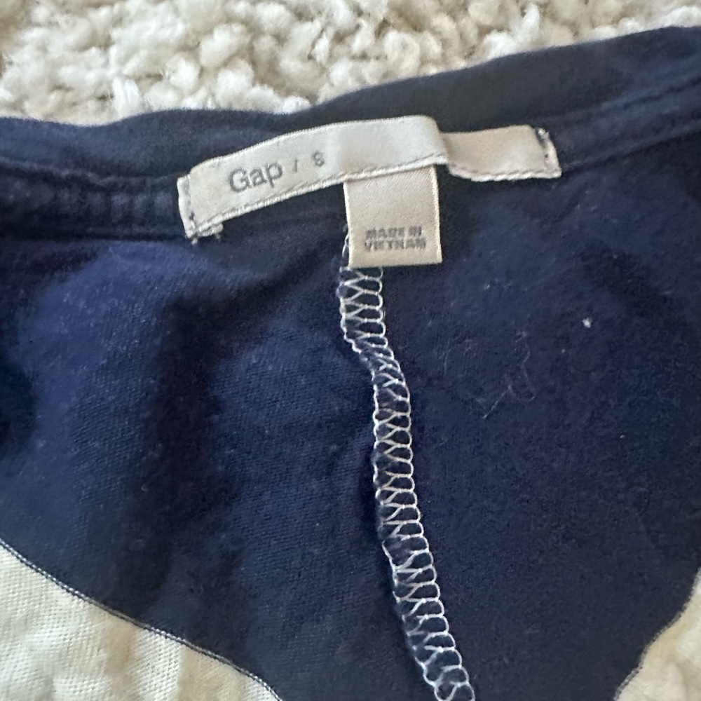 Gap navy blue and white cute vintage y2k flowy casual summer mom shirt t… - Picture 3 of 3